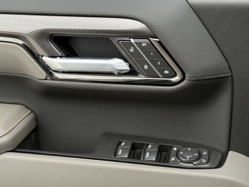 New 2026 Chevrolet Silverado 1500 ZR2 image 17