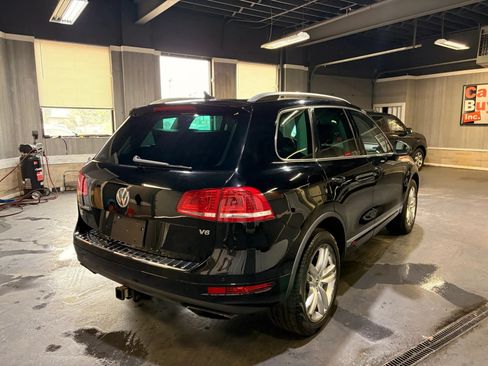 Used 2014 Volkswagen Touareg Executive AWD/4WD image 6