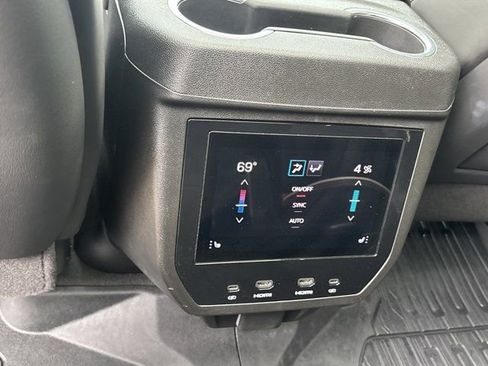 Used 2025 GMC Yukon XL AT4 Ultimate AWD/4WD image 24