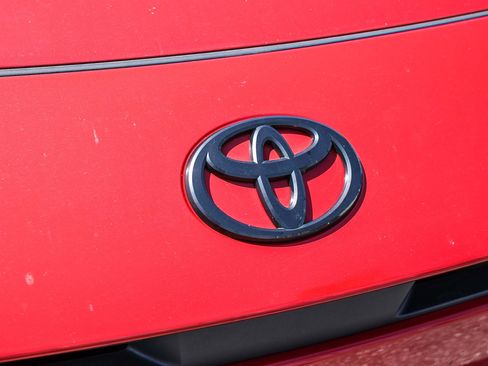 Used 2025 Toyota Camry SE image 16