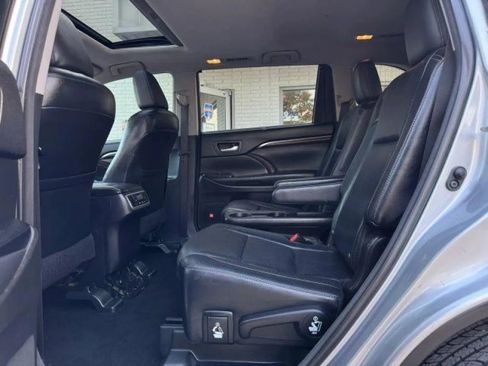 Used 2014 Toyota Highlander Limited FWD image 19