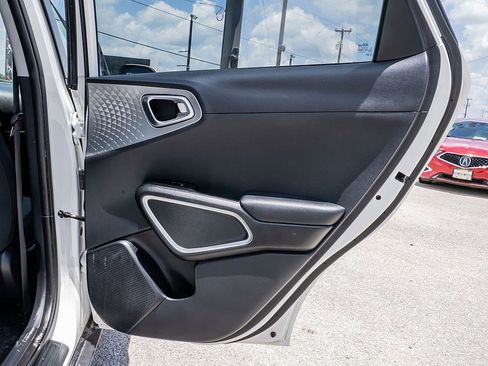 Used 2020 Kia Soul LX FWD image 14