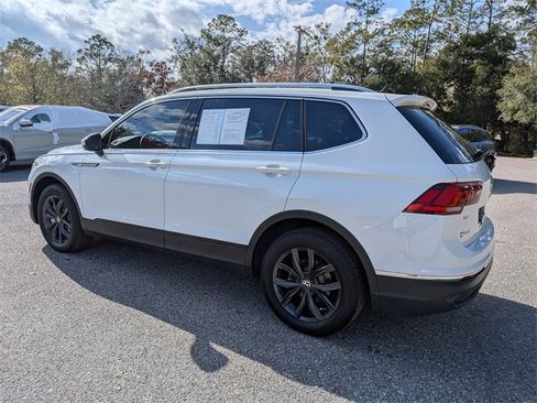 Certified 2024 Volkswagen Tiguan SE image 5