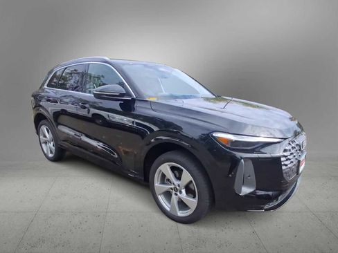 New 2025 Audi Q5 Premium Plus image 2