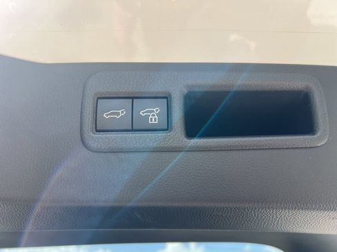 Used 2022 Toyota Venza XLE AWD/4WD image 28