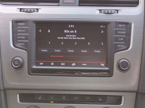 Used 2016 Volkswagen Golf Limited Edition image 18