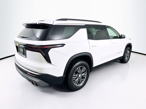 Used 2025 Chevrolet Traverse LT image 9