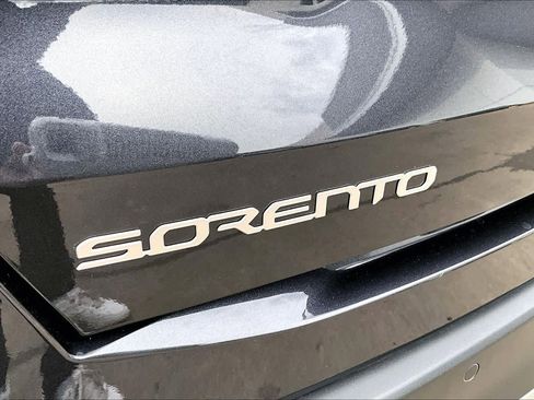 Used 2025 Kia Sorento S FWD image 30