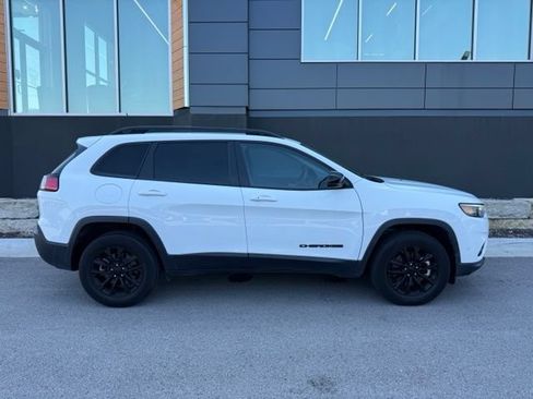Used 2023 Jeep Cherokee Altitude Lux AWD/4WD image 2