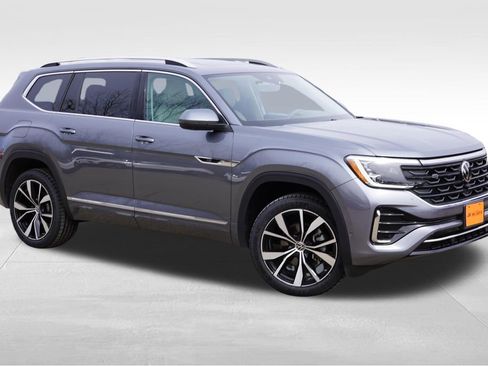 Used 2024 Volkswagen Atlas SEL Premium R-Line image 2