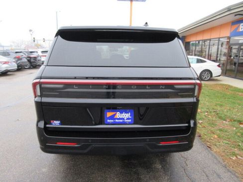 Used 2025 Lincoln Navigator Reserve w/ Jet Appearance Package image 4