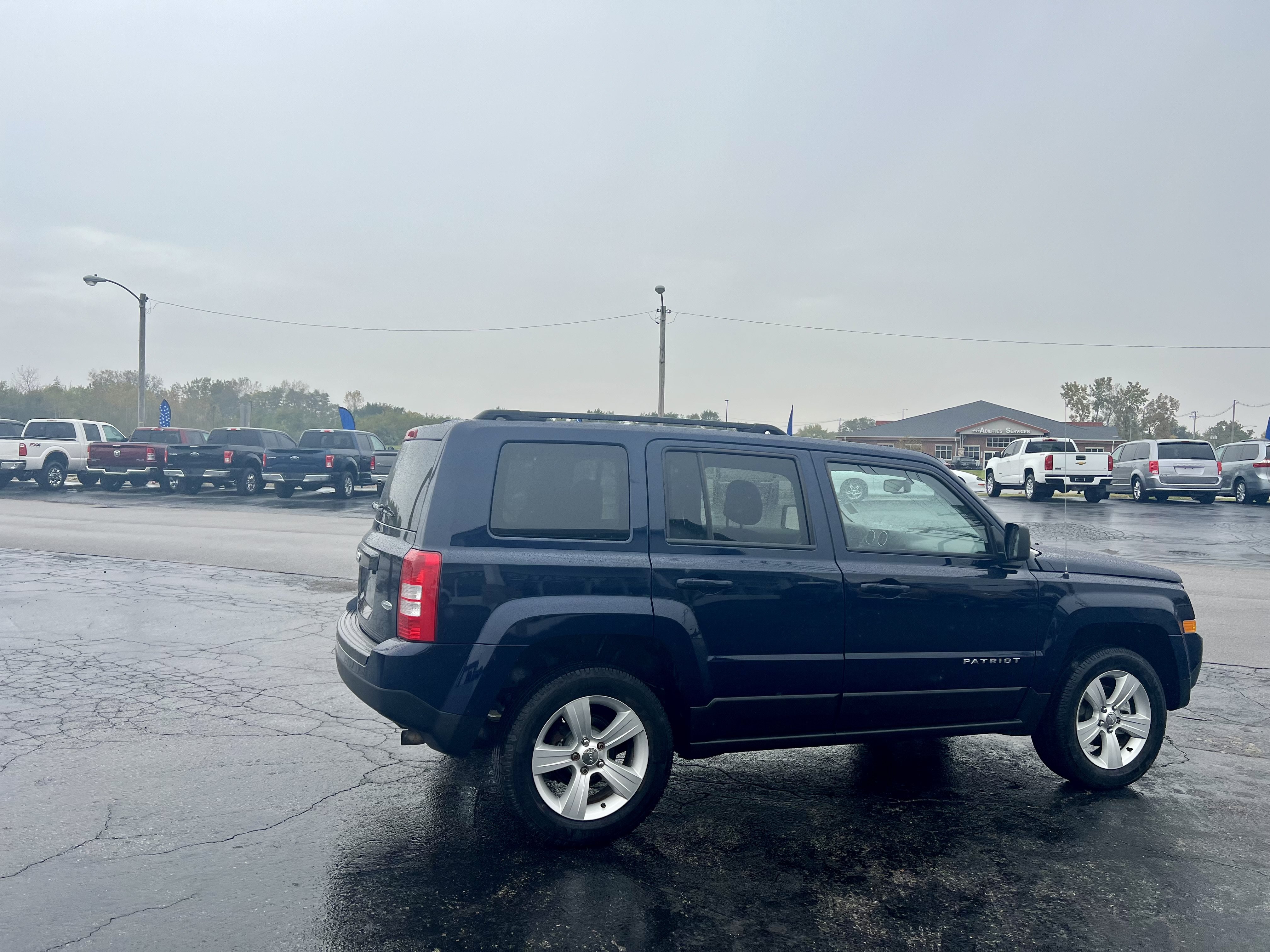 Used 2016 Jeep Patriot Latitude AWD/4WD image 4