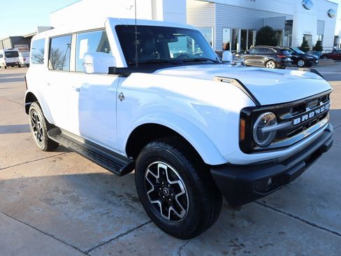 New 2025 Ford Bronco Outer Banks image 1