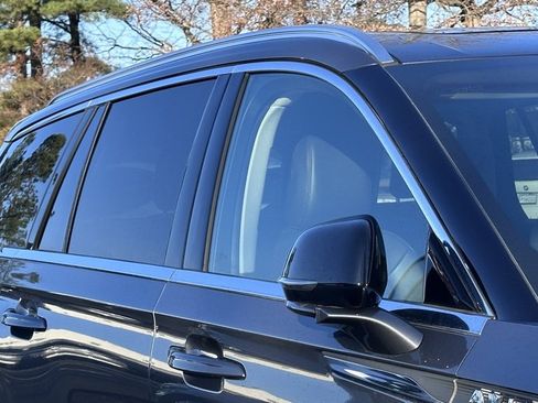 Used 2023 Lincoln Aviator AWD w/ Premium Package image 3