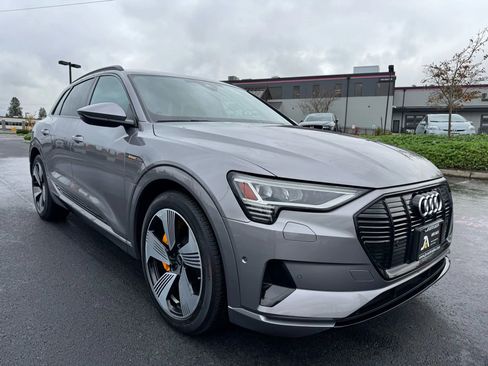 Used 2022 Audi e-tron Premium Plus w/ Premium Plus Package image 2