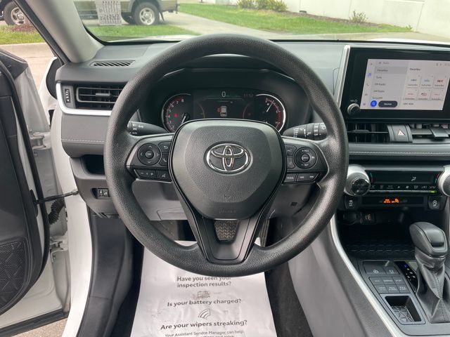 Used 2025 Toyota RAV4 XLE AWD/4WD image 14