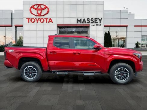 Used 2024 Toyota Tacoma TRD Sport AWD/4WD image 2