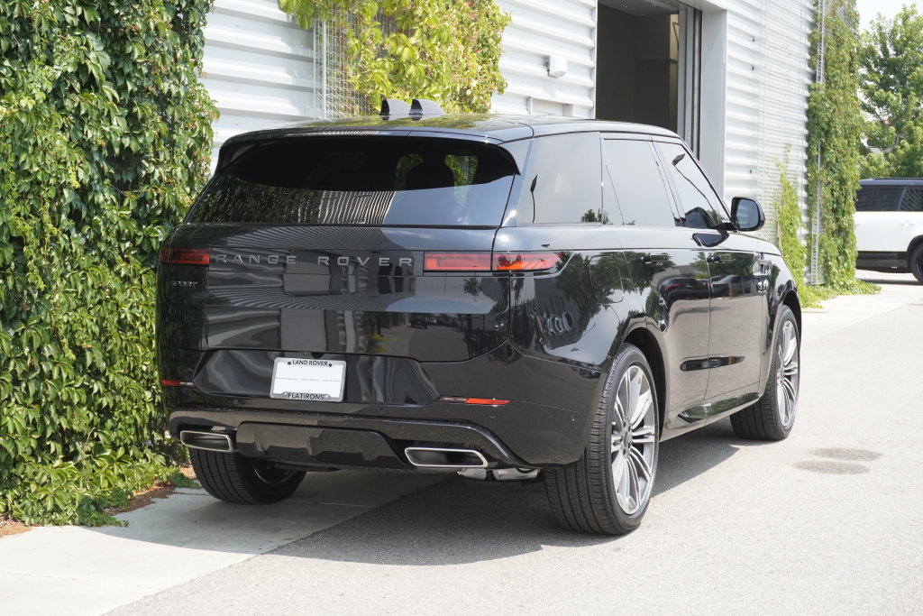 New 2026 Land Rover Range Rover Sport Dynamic SE AWD/4WD image 2
