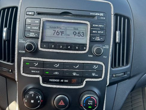 Used 2011 Hyundai Elantra FWD image 11
