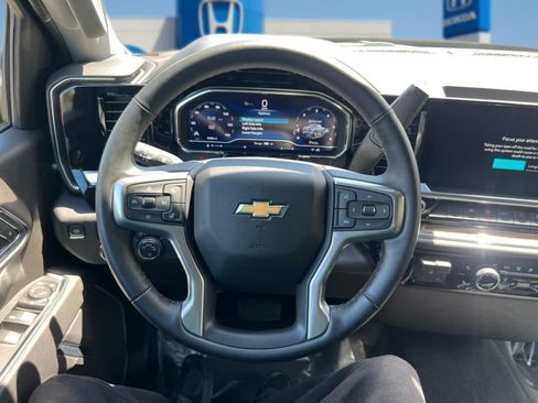 Used 2025 Chevrolet Silverado 1500 LT AWD/4WD image 17