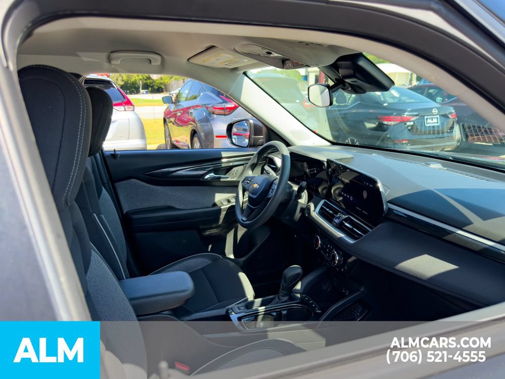 Used 2025 Chevrolet TrailBlazer LT AWD/4WD image 11