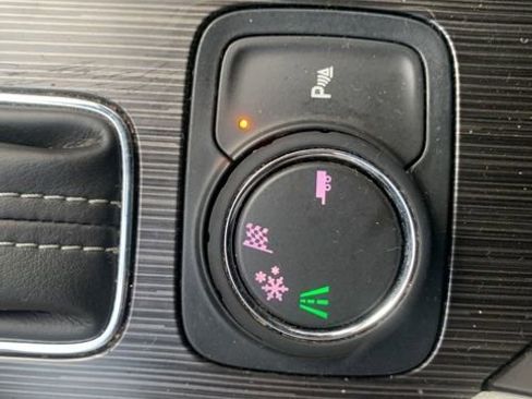 Used 2018 GMC Acadia SLT image 17