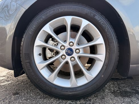 Used 2020 Ford Fusion SE image 9