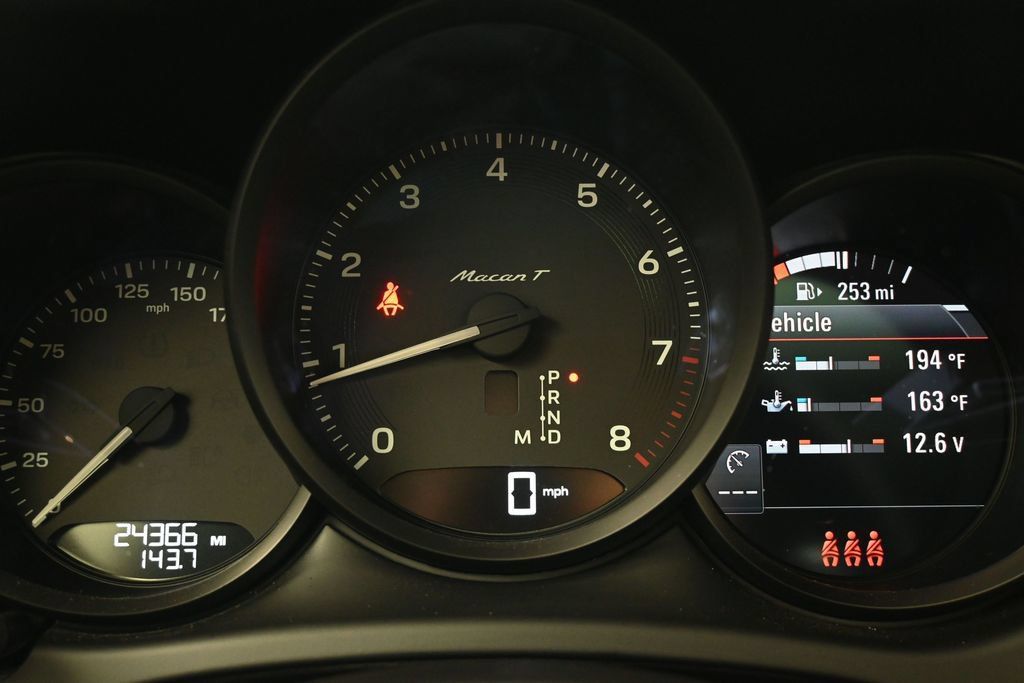 Certified 2024 Porsche Macan Turbo AWD/4WD image 25