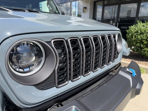 Used 2024 Jeep Wrangler Unlimited w/ LED Headlamp & Fog Lamp Group AWD/4WD image 22