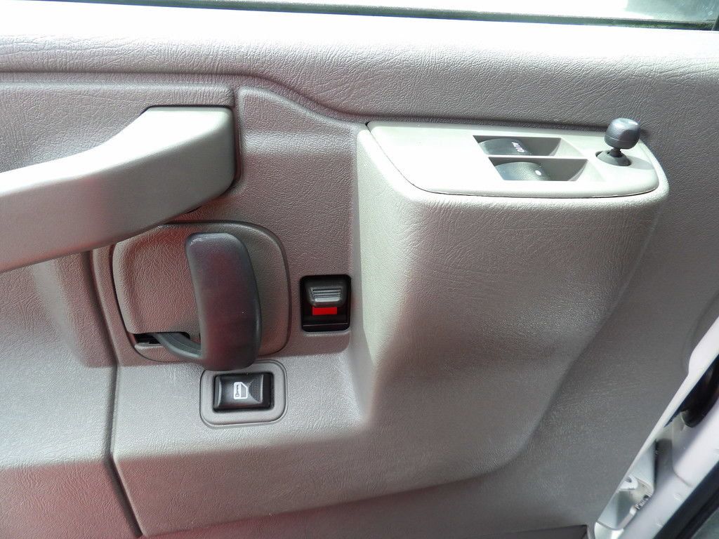 Used 2016 Chevrolet Express 2500 RWD image 15