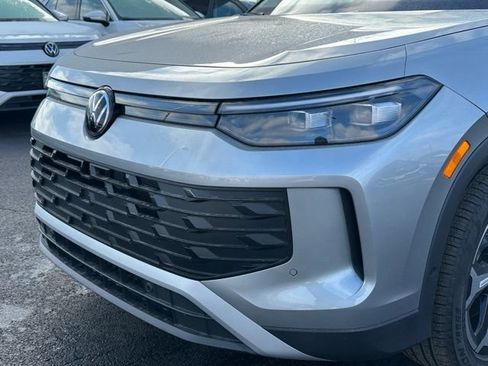 New 2026 Volkswagen Tiguan SE image 8