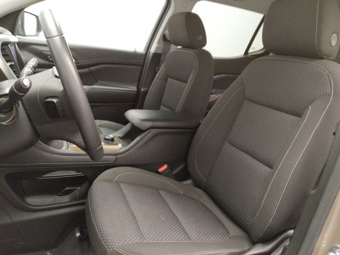 Used 2022 GMC Acadia SLE FWD image 17