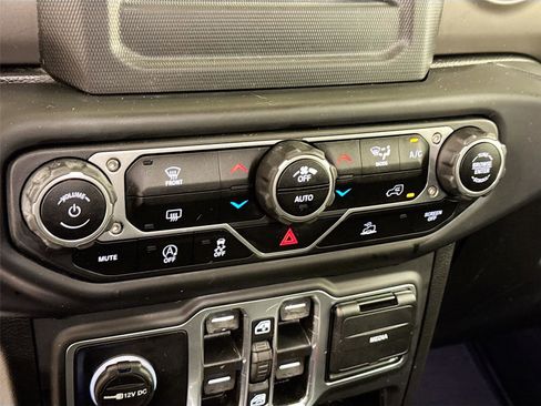 Used 2021 Jeep Gladiator Sport image 15