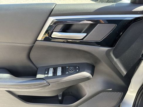 Used 2022 Mitsubishi Outlander SE image 40