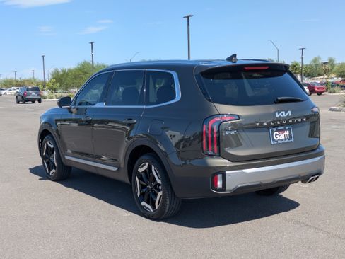 Used 2025 Kia Telluride EX w/ EX Captain's Chair Package FWD image 3