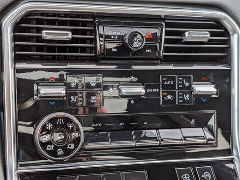 Used 2025 Nissan Armada Platinum Reserve image 25