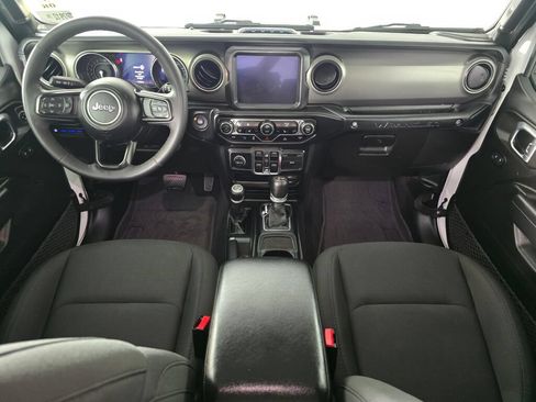 Used 2023 Jeep Wrangler Unlimited w/ Cold Weather Group AWD/4WD image 18