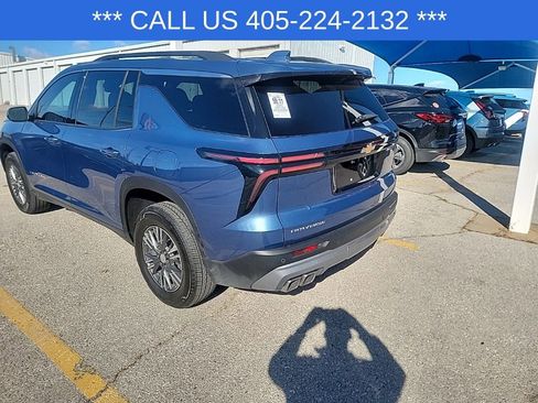Used 2025 Chevrolet Traverse LT image 8