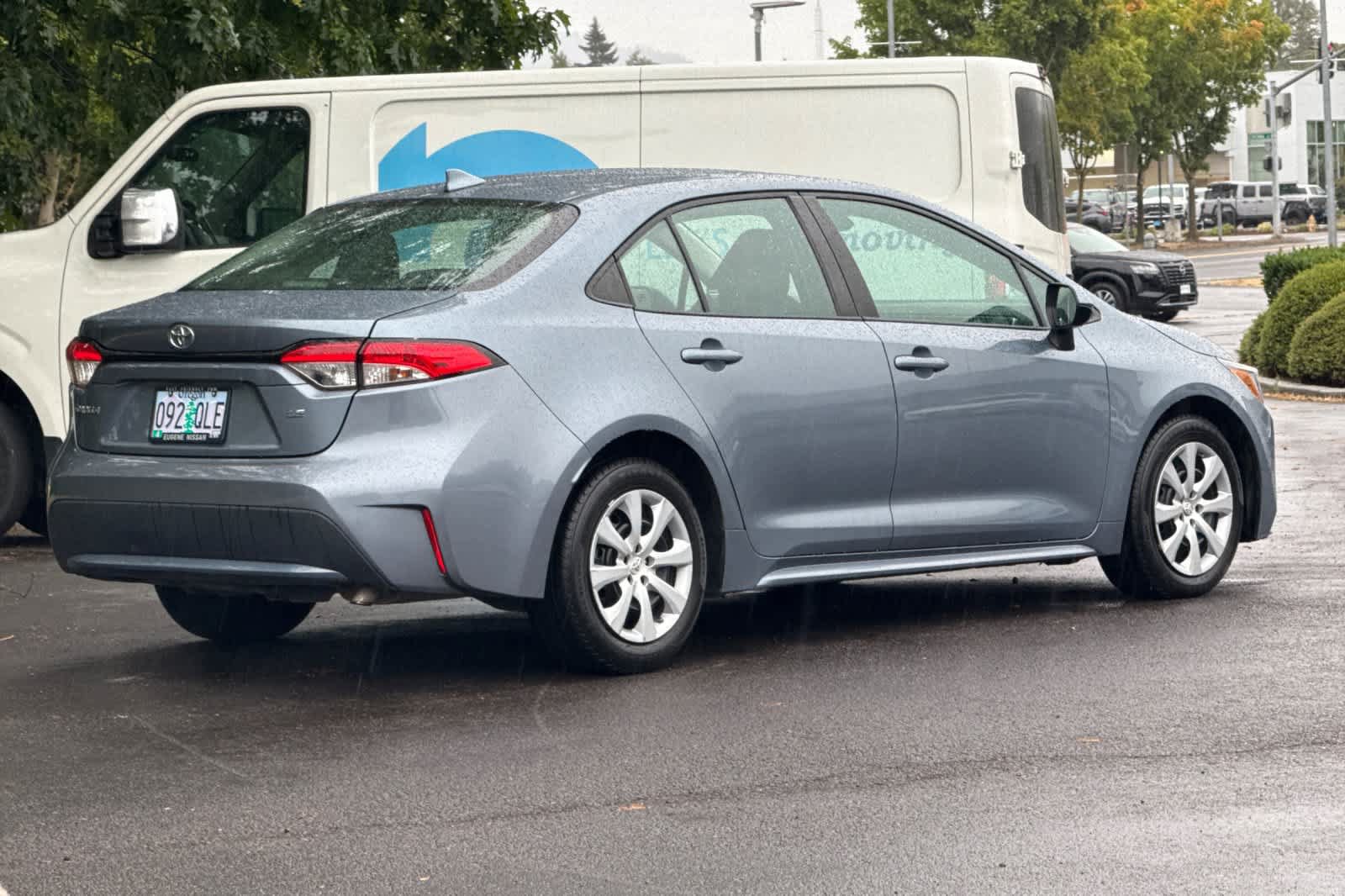 Used 2021 Toyota Corolla LE FWD image 2
