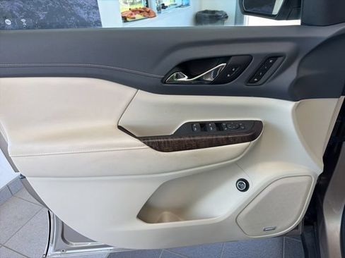 Used 2022 GMC Acadia Denali w/ Denali Ultimate Package AWD/4WD image 25