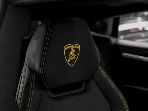 Used 2025 Lamborghini Urus Performante AWD/4WD image 37