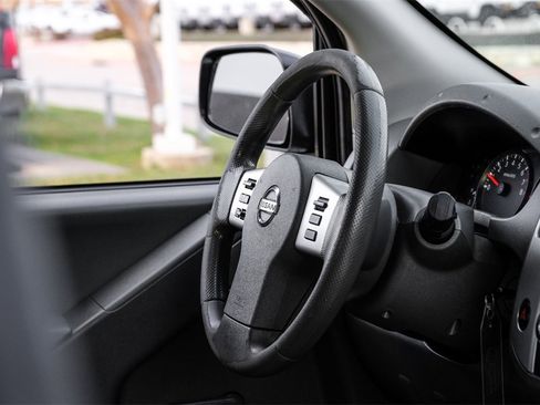 Used 2019 Nissan Frontier S image 11