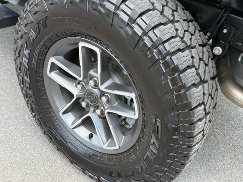 Used 2024 Jeep Gladiator Mojave w/ Safety Group AWD/4WD image 20