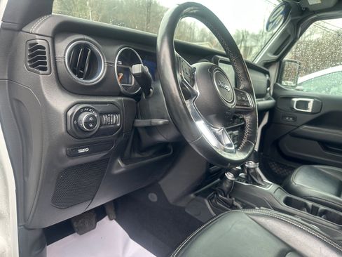 Used 2020 Jeep Gladiator Overland image 34