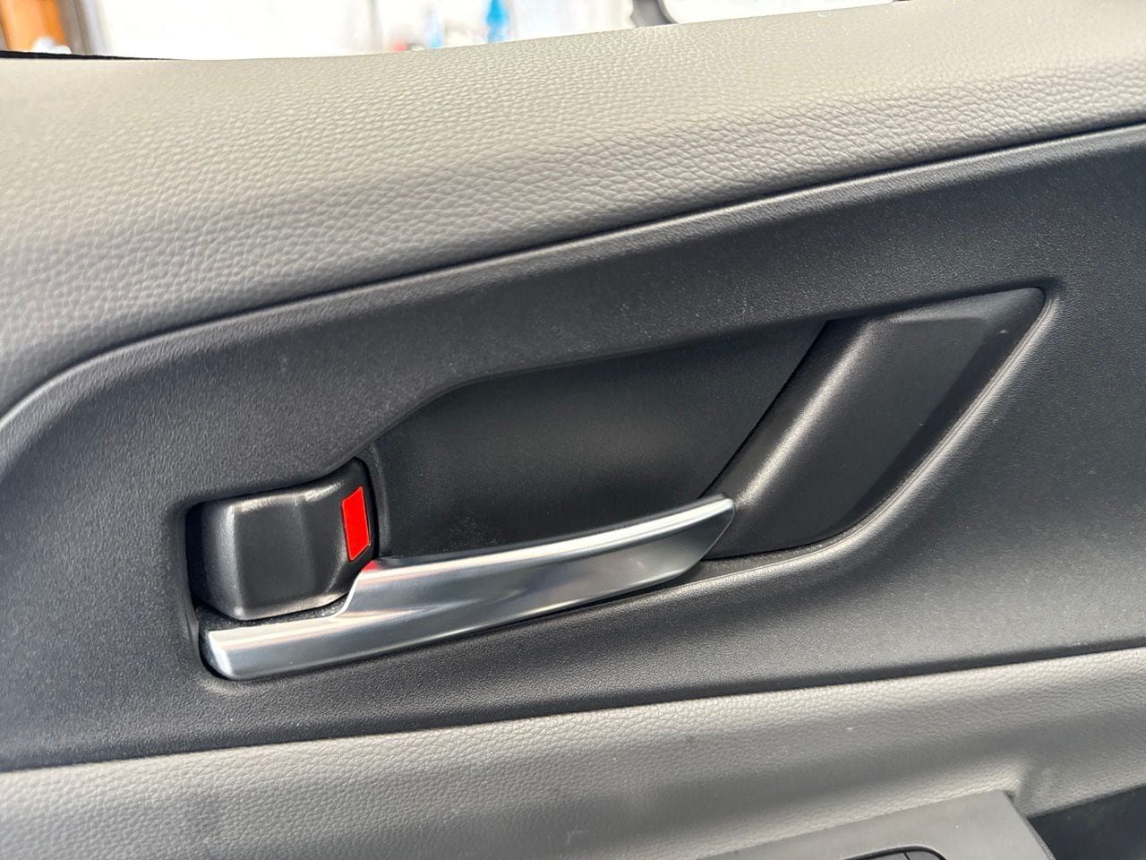 Used 2025 Toyota Prius XLE FWD image 35