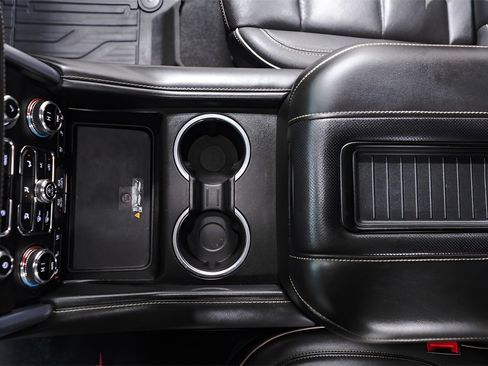 Used 2022 GMC Yukon XL SLT w/ SLT Luxury Package image 17