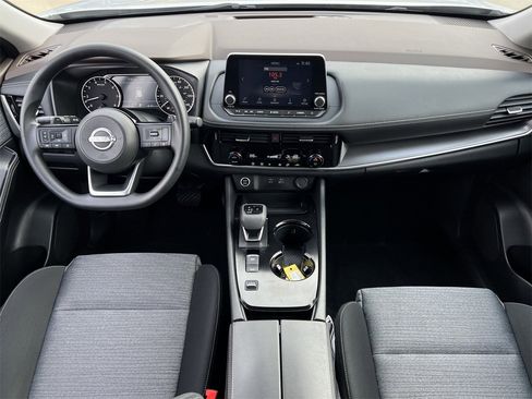 Certified 2022 Nissan Rogue SV image 9