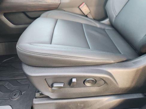 New 2026 GMC Sierra 1500 SLT image 17