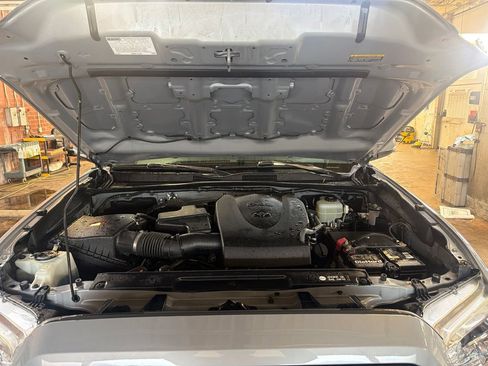 Used 2019 Toyota Tacoma TRD Off-Road w/ TRD Premium Off Road Package AWD/4WD image 28