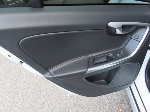 Used 2018 Volvo V60 T5 Cross Country w/ Convenience Package image 10